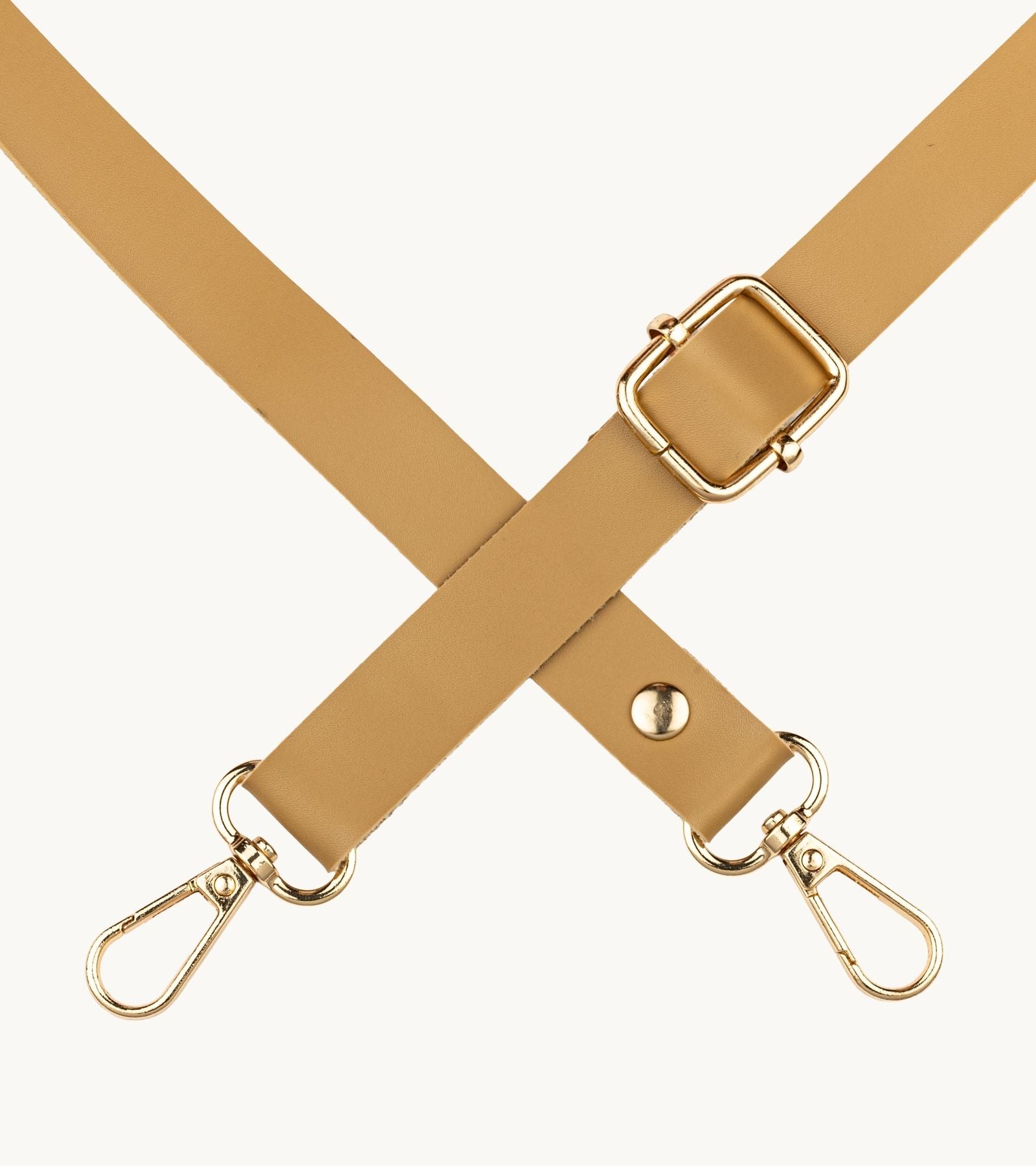 Detail koženého crossbody popruhu na mobil Strappy Leather Camel Beige v béžovej farbe