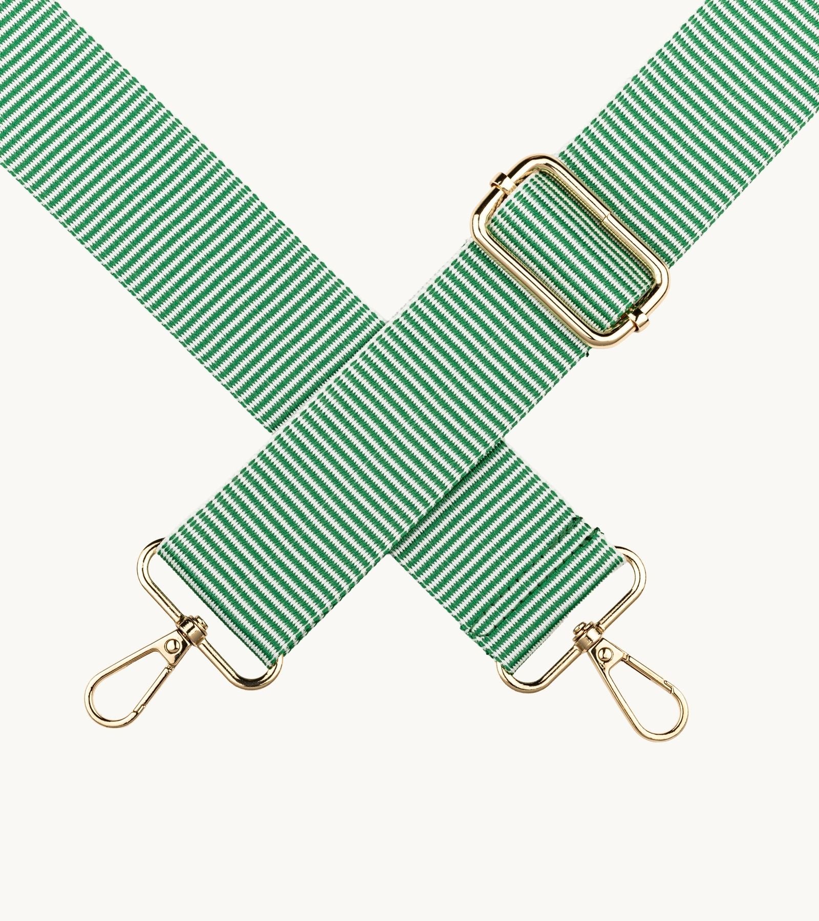 Detail elegantného crossbody popruhu na mobil Strappy Line Matcha Green v zelenej farbe