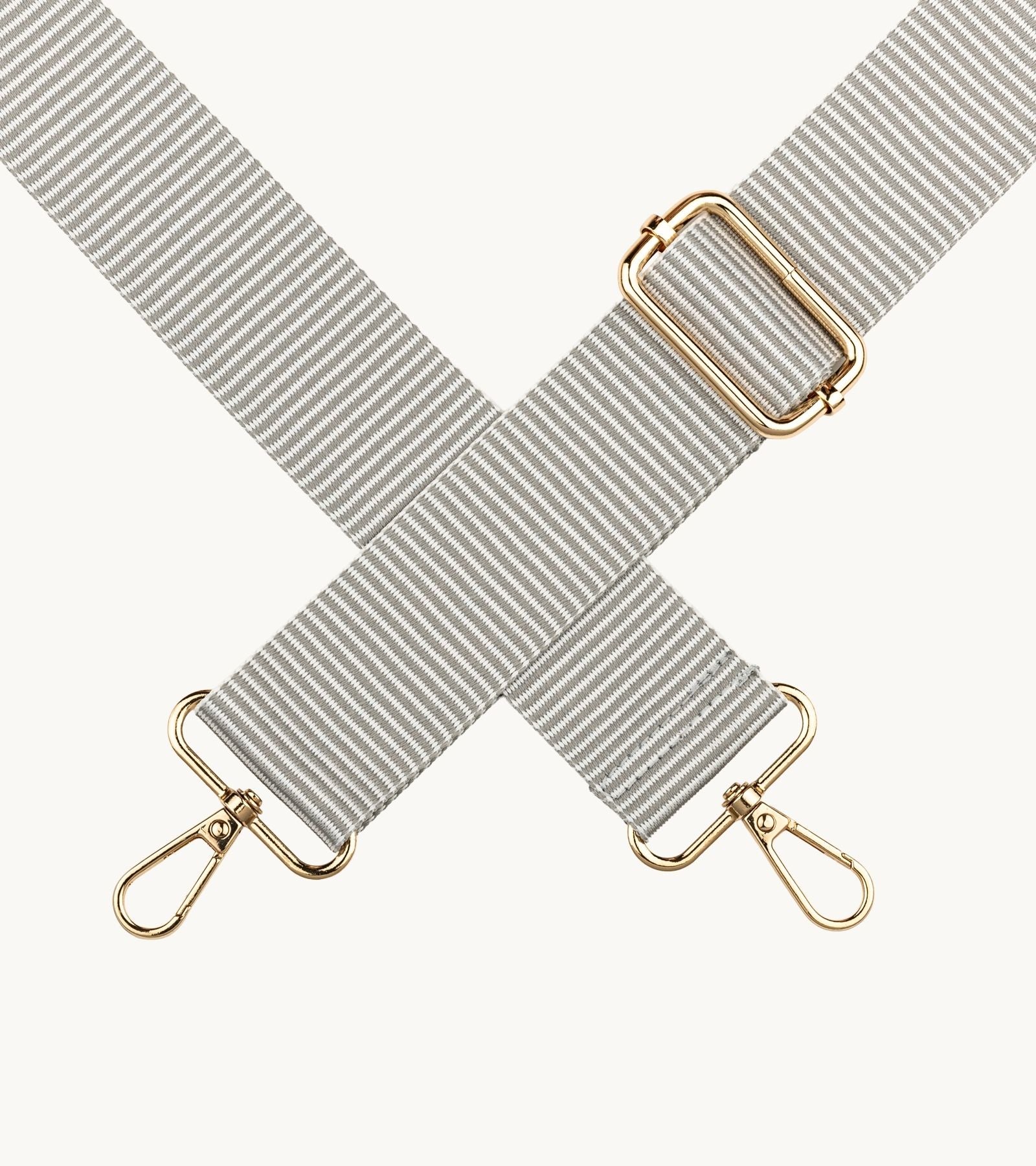 Detail elegantného crossbody popruhu na mobil Strappy Line Soft Gray v šedej farbe